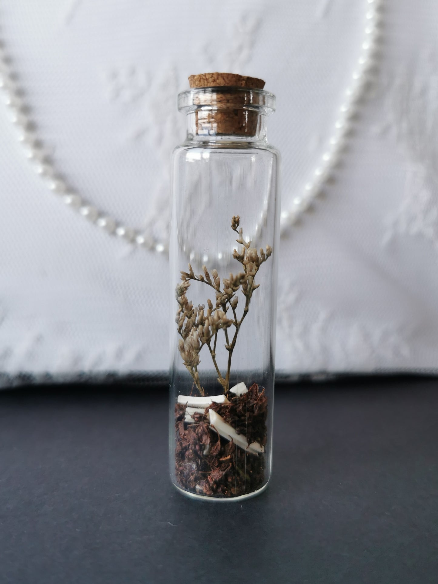 Small curiosity bottle